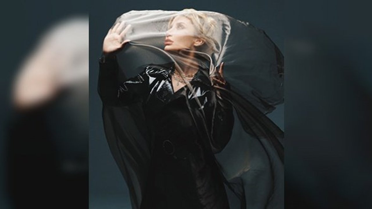 Rap şarkısını kendi tarzında söyledi