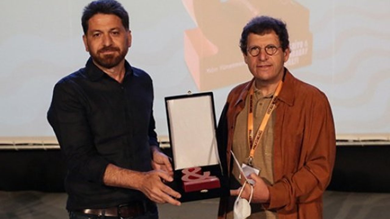 Ayvalık Film Festivali’nde KAV Yılın Yönetmeni Ödülü verildi!