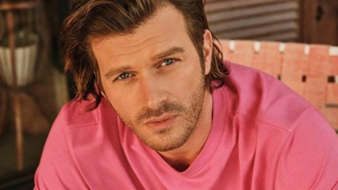 Kıvanç Tatlıtuğ'un rol arkadaşı kim oldu?