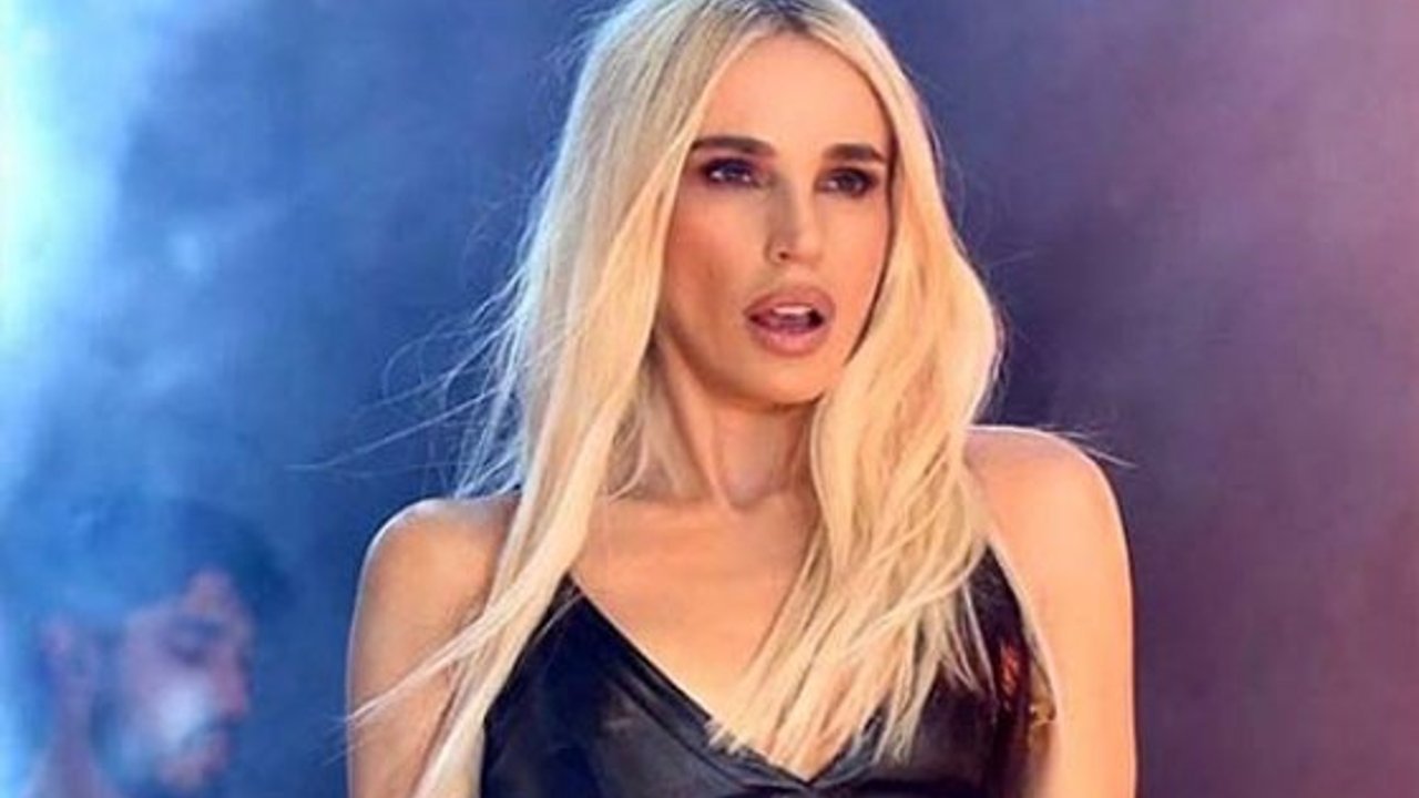 Gülşen 'kucağa oturma' konusuna noktayı koydu!