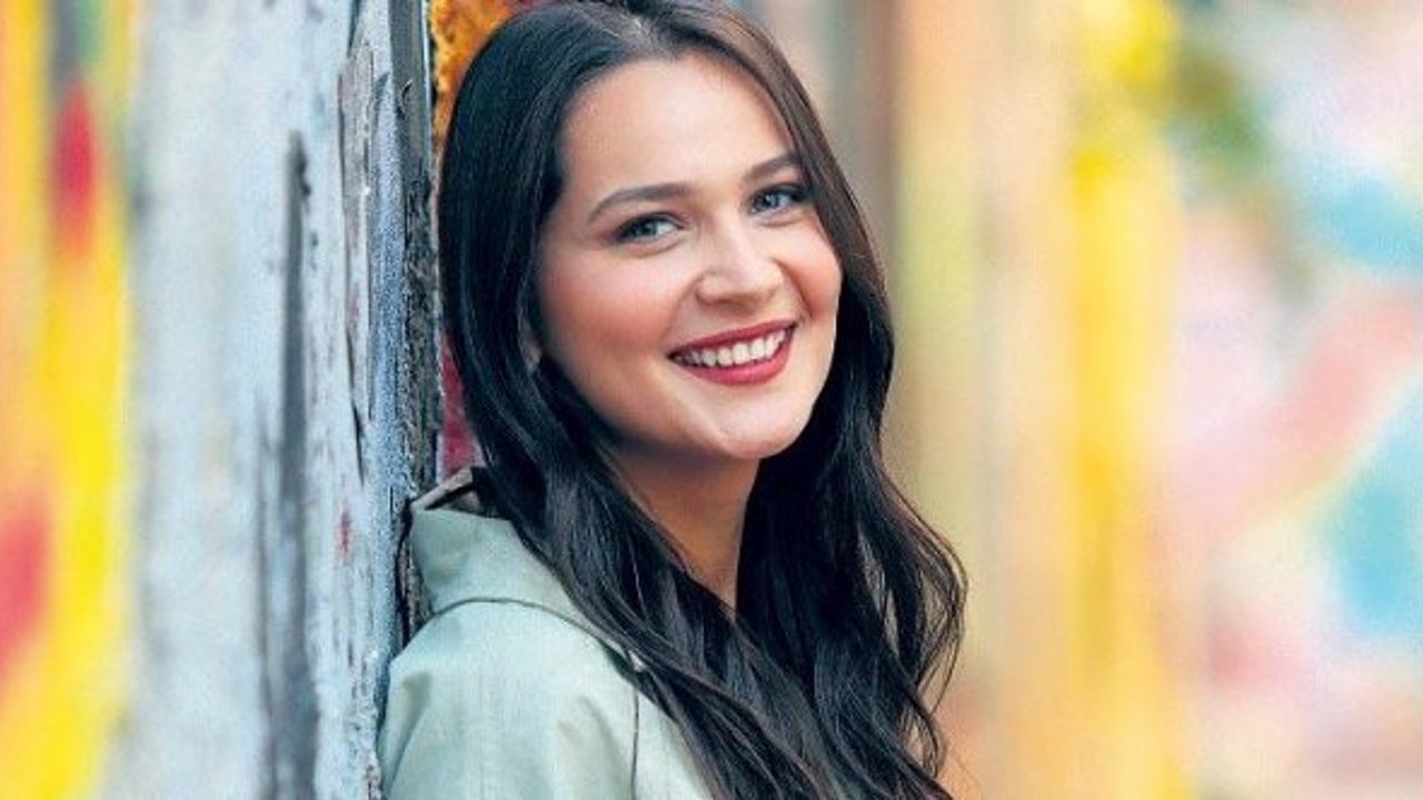 Gülsim Ali'ye Fransa'dan Yılın En Sevilen'i ödülü