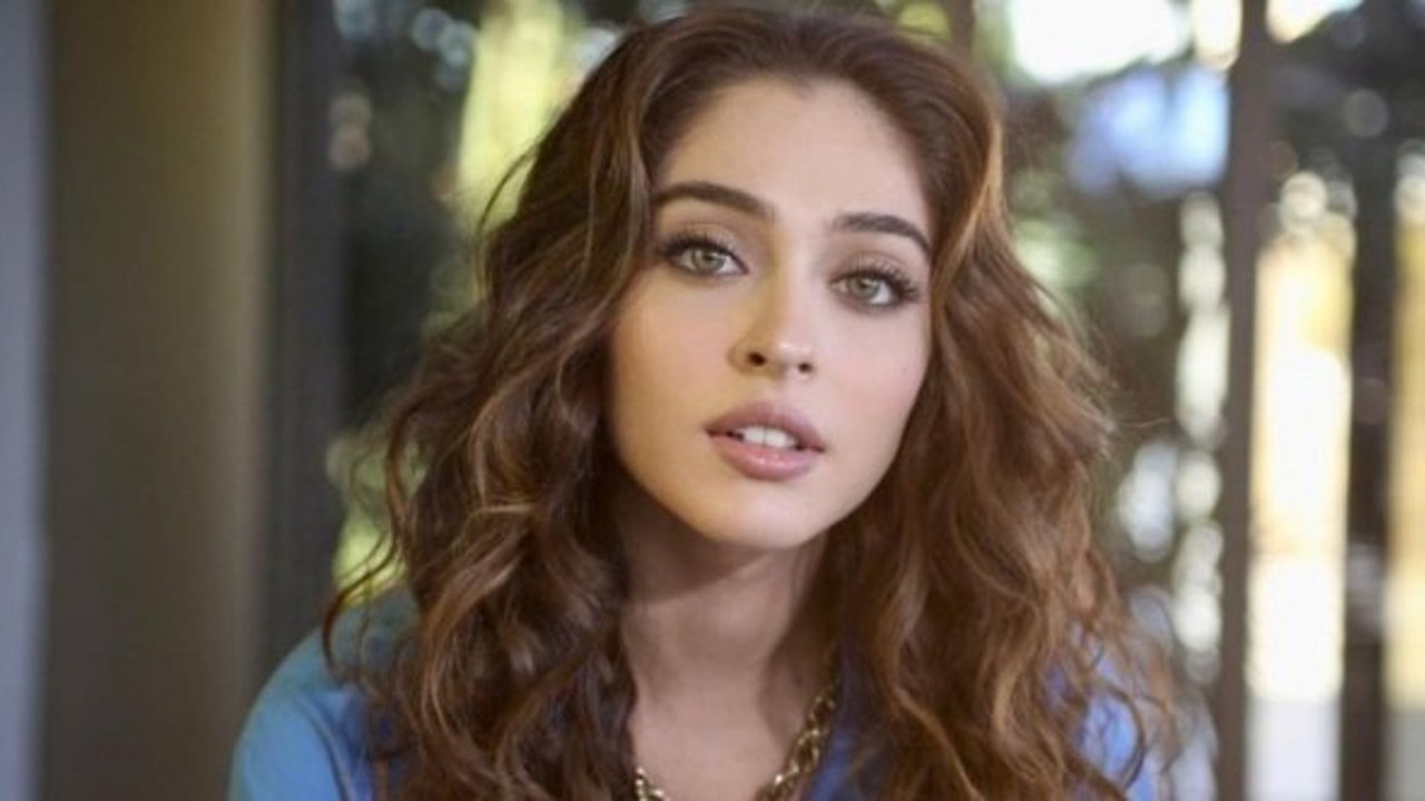 Cemre Baysel hangi futbolcuyla aşk yaşıyor?