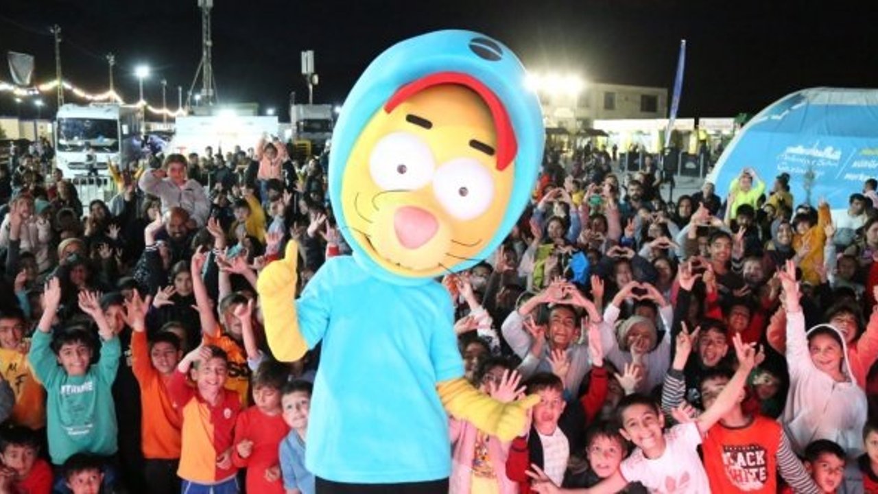 Kral Şakir, bu sefer İslahiye’deki depremzede çocuklarla buluşturdu!