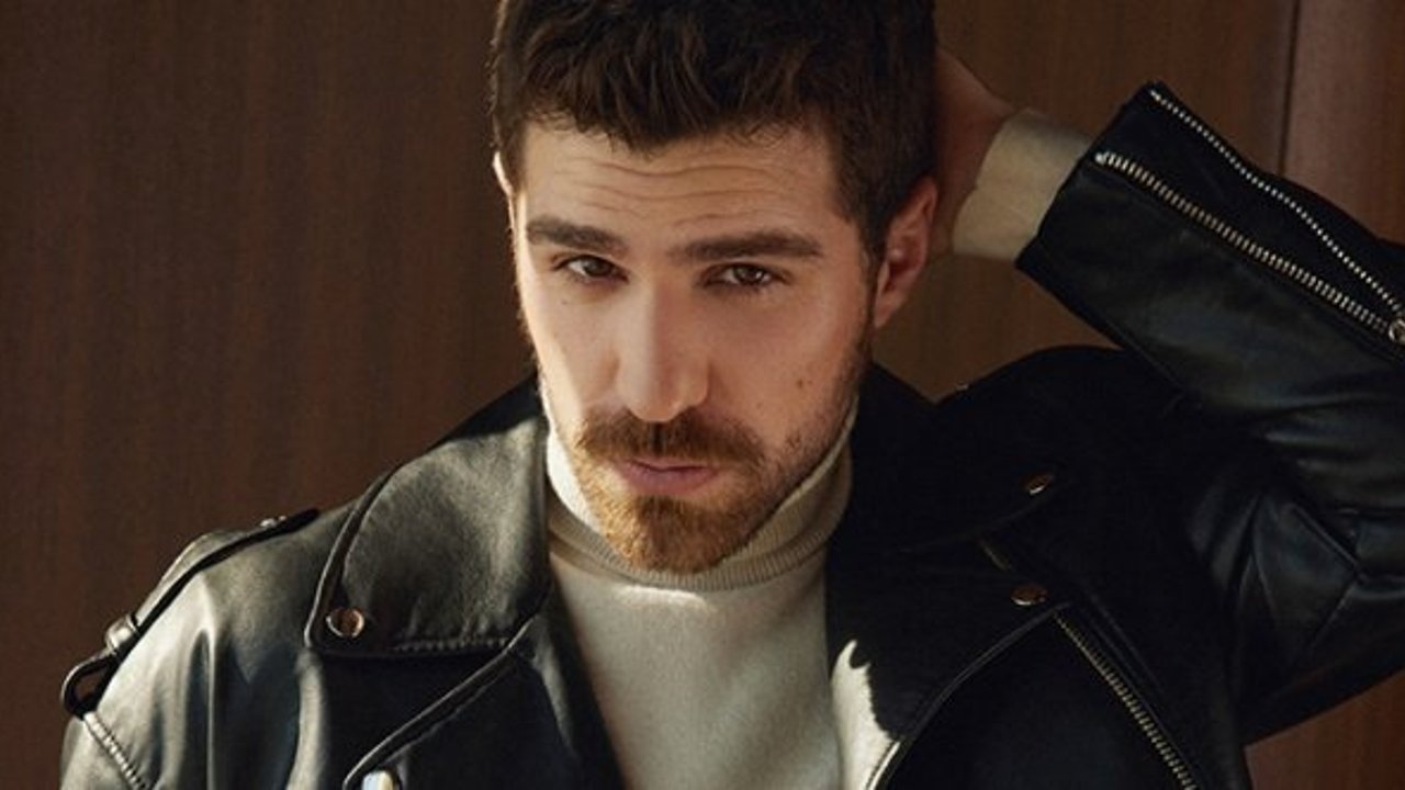 Berker Güven'in "Üç Kız Kardeş" gururu!