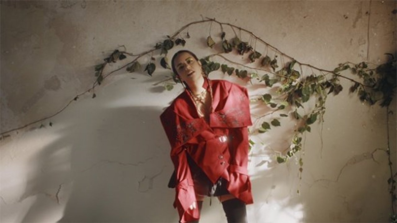 Duygu Soylu'dan  Onno Tunç şarkısı: Ayrılıklar Bitmez