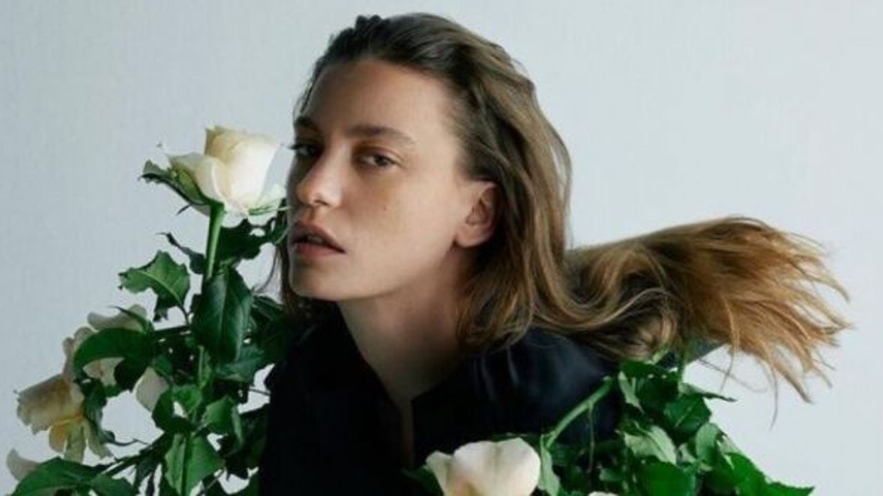 Serenay Sarıkaya dünyaca ünlü markanın tercihi oldu!