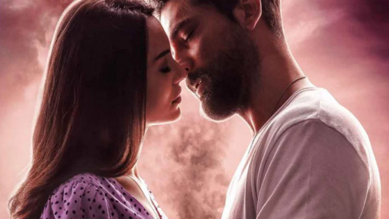 Onur Tuna, Tuvana Türkay'dan romantik komedi: Ağır Romantik