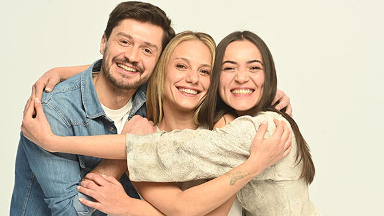 ‘Geçmişten Kalan’ filminin afiş çekiminde çok eğlendiler