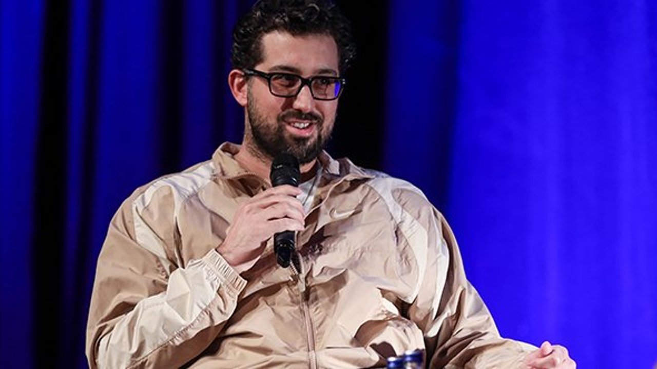 "Kendimi sahneye atarak sevilmeye çalışıyor olabilirim"