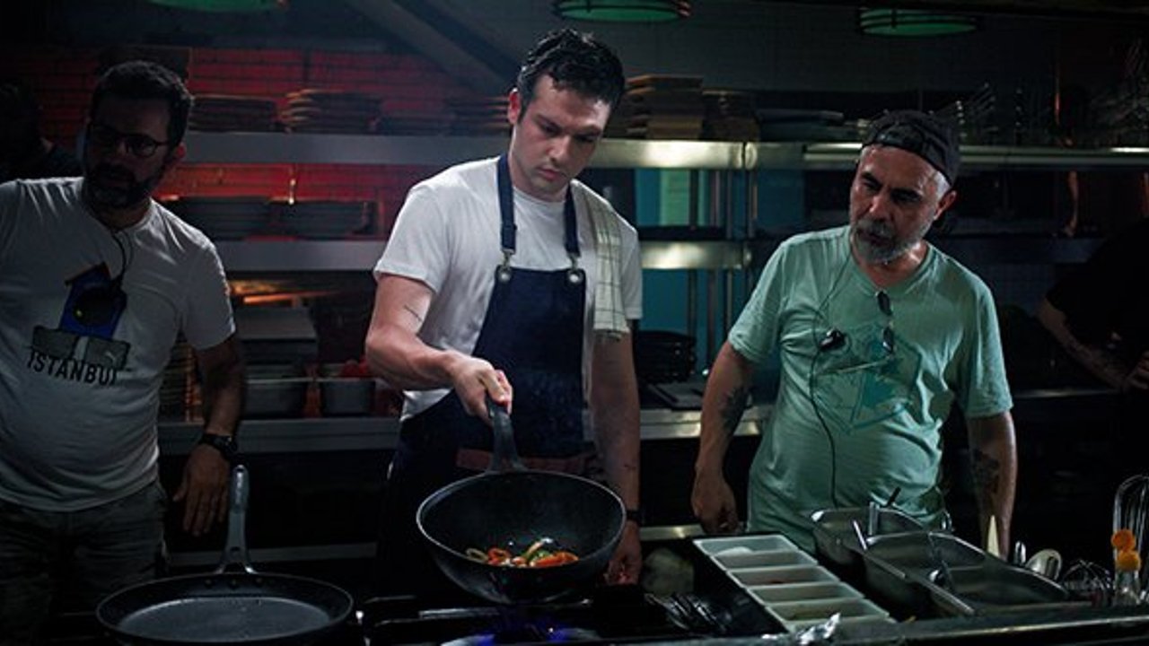 Haktan, aşçılık marifetini sette sergiledi