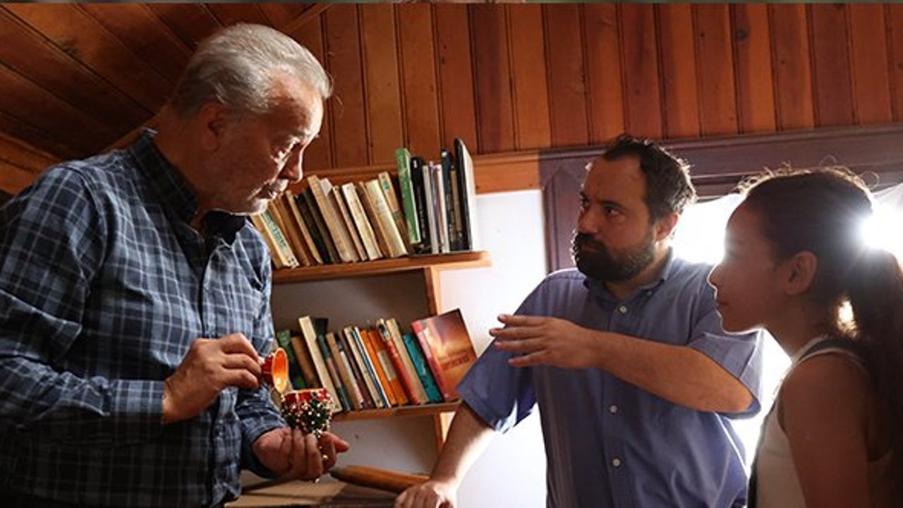 Baba Beni Güldürsene filmi için özel Faberge yumurtası yapıldı