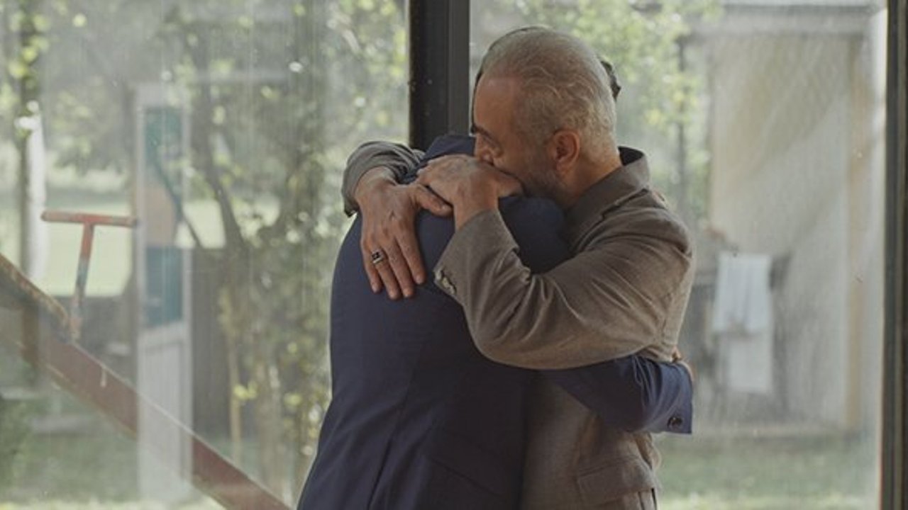 Cihan, Azem ile arasındaki duvarları kaldırıyor