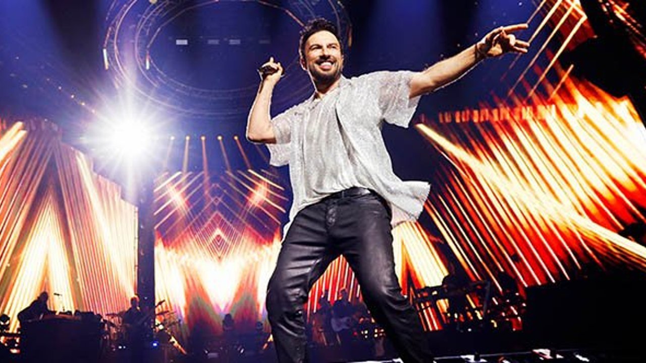 Tarkan yeni şarkılarıyla Düsseldorf’taydı!