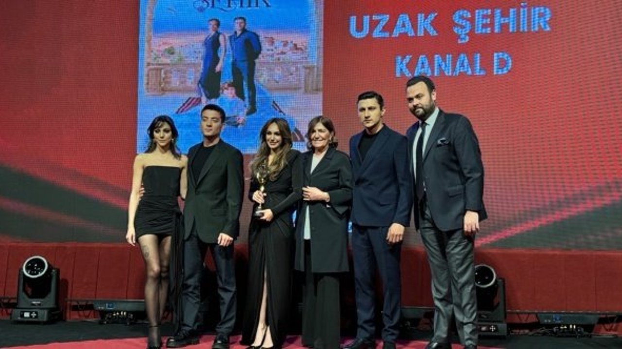 Uzak Şehir'e ödül yağmuru