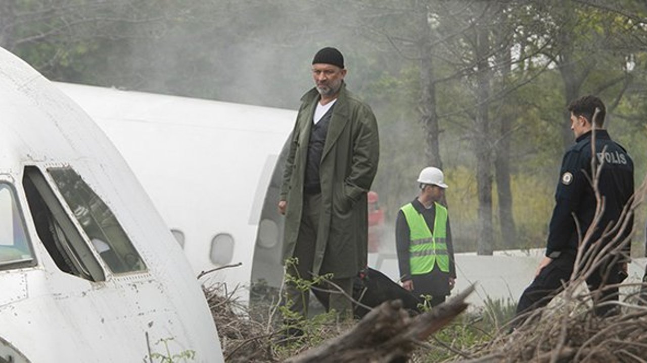 Arka Sokaklar'da olan uçak kazası sabotaj mı?