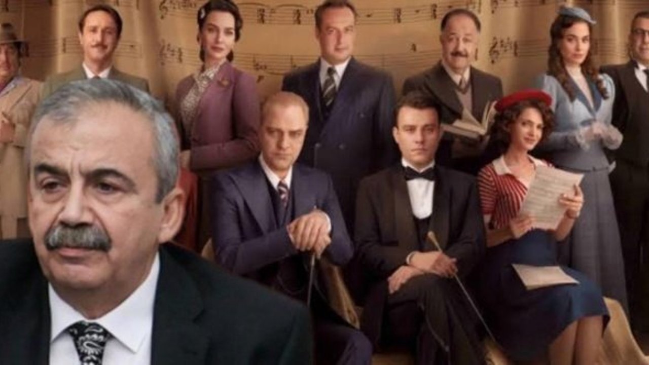 Bir Cumhuriyet Şarkısı filminin senaryosunu Sırrı Süreyya Önder yazmış