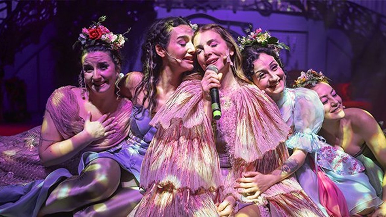  GURUR ve ÖNYARGI* (*gibi bir şey)  3 dalda aday gösterildi!