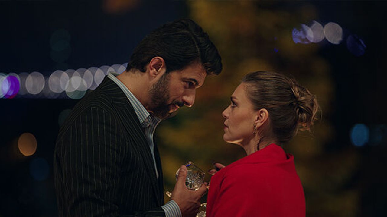 Engin Akyürek ve Aslı Enver’in oynadığı "Enfes Bir Akşam" 10 Ekim'de Netflix'te