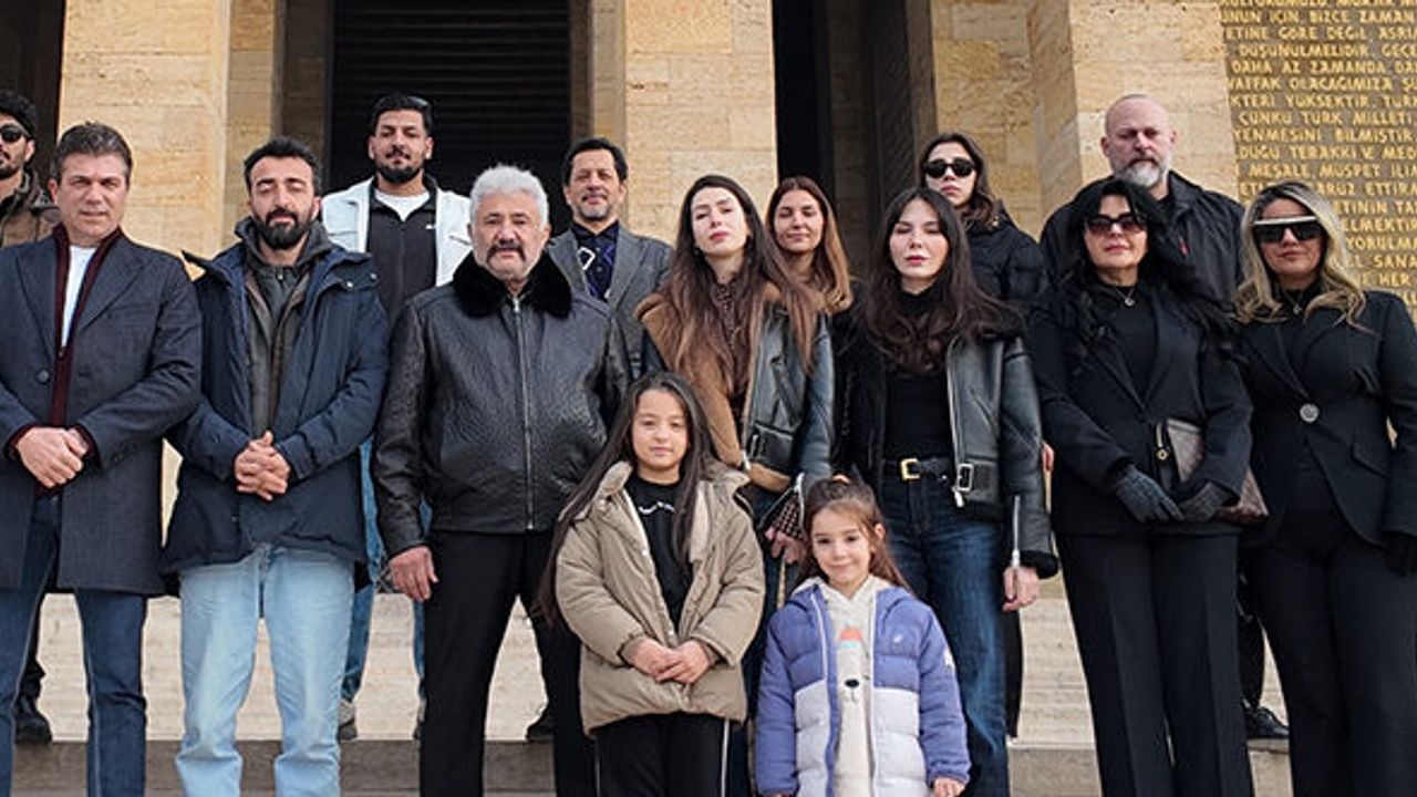 ÇATLI" film ekibinden Anıtkabir’e anlamlı ziyaret