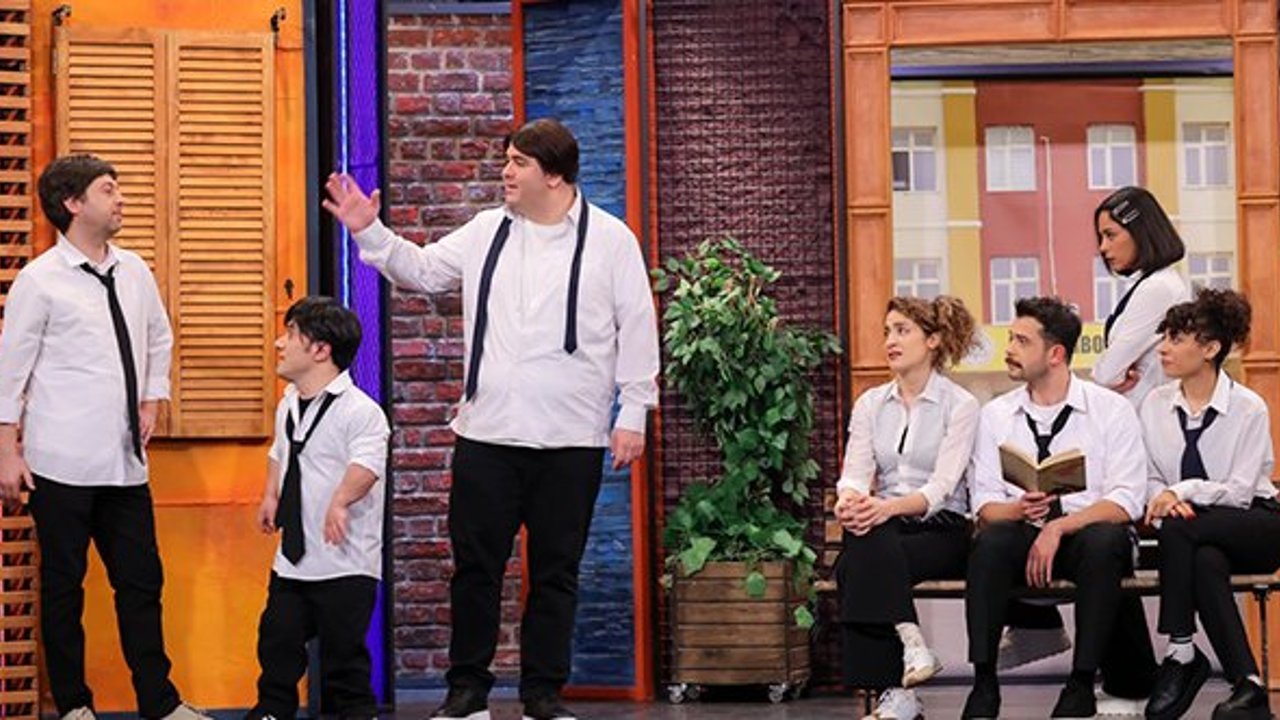 Çok Güzel Hareketler 2'de eğlenceli skeçler!