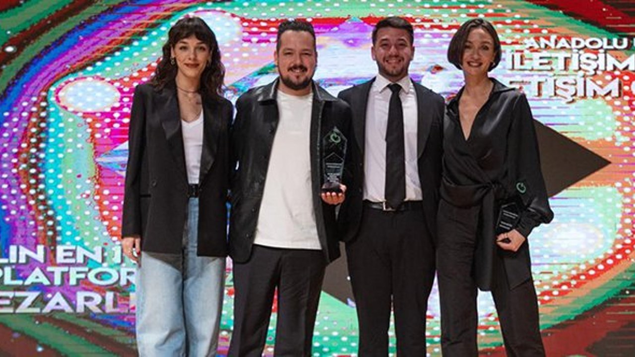 Mezarlık dizisine öğrencilerden anlamlı ödül