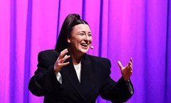 Yasemin Sakallıoğlu, İzmirlileri kahkahaya boğdu