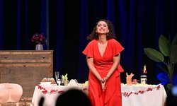 Ecem Erkek'in oyunu kahkahalarla prömiyer yaptı!