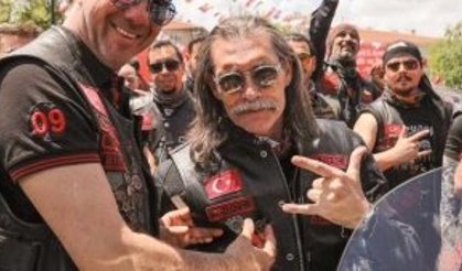 Erdal Beşikçioğlu’ndan Gençliğe DUMAN’lı Bayram Hediyesi!