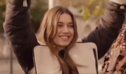 Yalı Çapkını setinde Afra Saraçoğlu'na doğum günü sürprizi