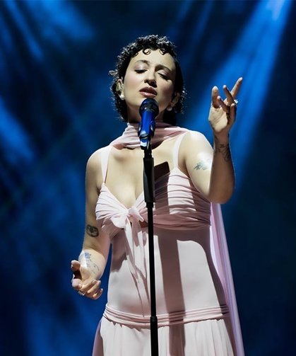 Melike Şahin Anneler Gününde Adana’da Konser Verdi