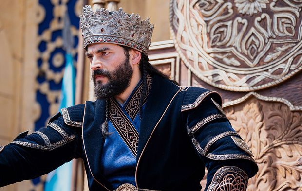 Aşk ve Taht'ın ilk bölümünden kareler