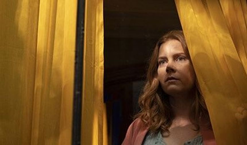 Netflix filmi Penceredeki Kadın'dan yeni görseller paylaşıldı