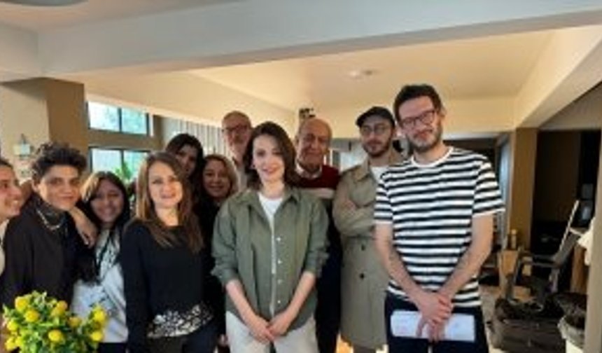 İrem Sak’a Sette Doğum Günü Sürprizi! 