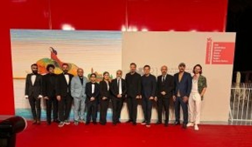 Tanık'a dakikalar süren alkış!