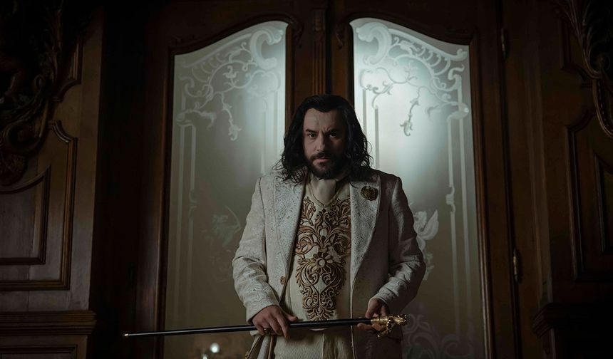 Giray Altınok'un Disney+'ta yayınlanacak yeni fantastik dizisi ‘Gustav Maier’in Tuhaf Hikayesi’nden kareler