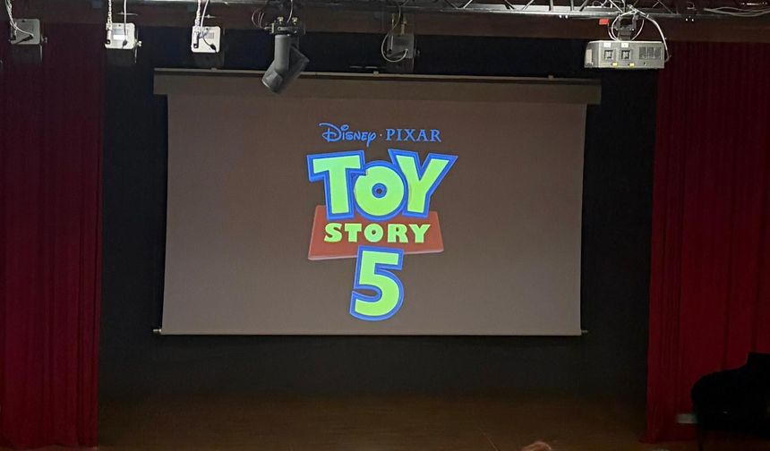 Disney lösemili çocuklara hastanede özel gösterim gerçekleştirdi