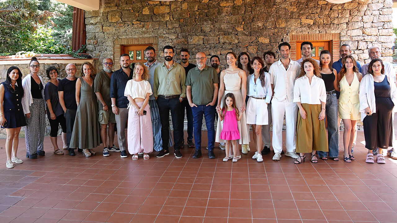 "Sevdan Bir Ateş" ekibi okuma provasında!