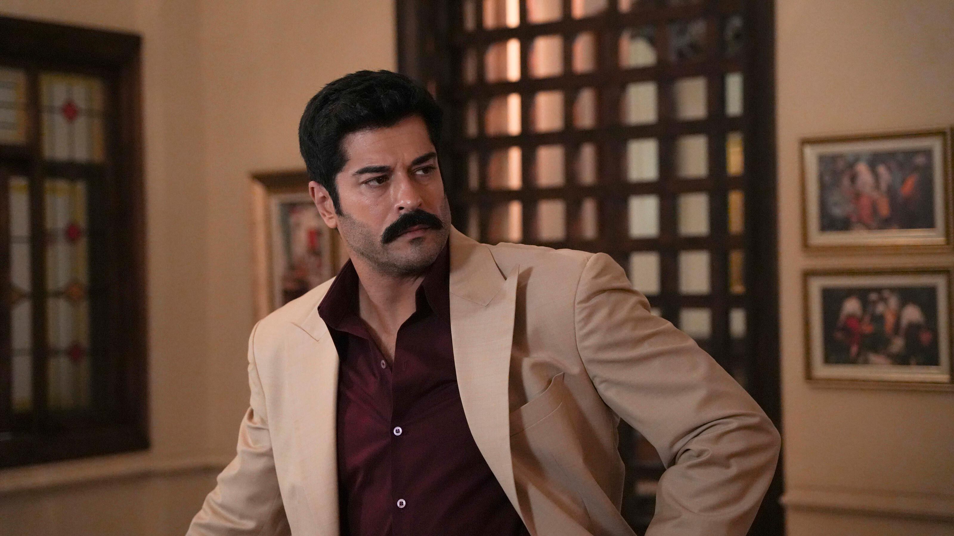 Burak Özçivit’ten Cannes çıkartması